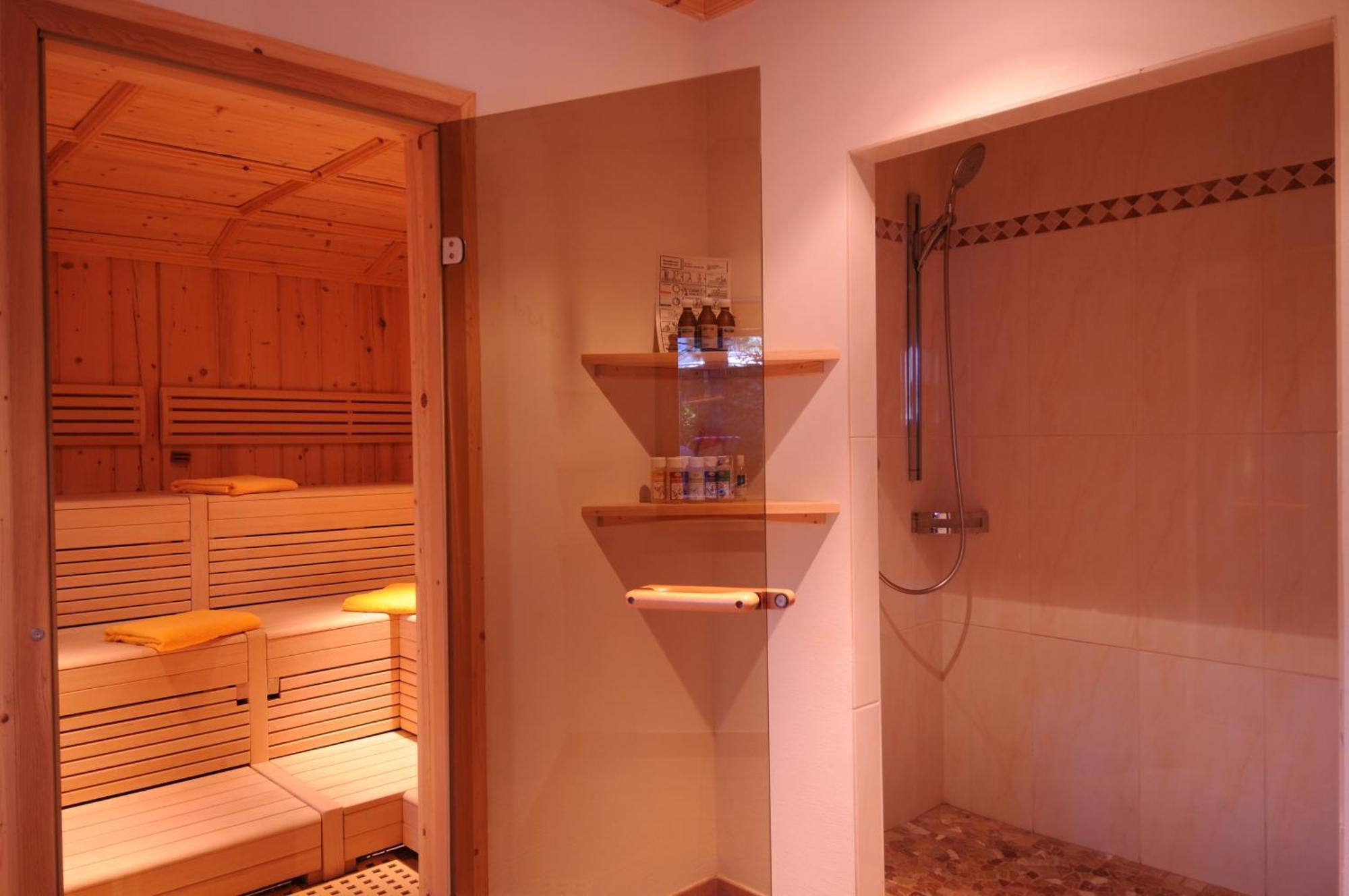 Hotel Gasthof Kroell - Inkl Nationalpark-Karte, 1 X Grossglockner Hochalpenstrasse Kostenlos, Verschiedene Bergbahnen Kostenlos, Badesee Kostenlos, Bus & Zug Kostenlos, Regionale Kueche 니에데른실 외부 사진